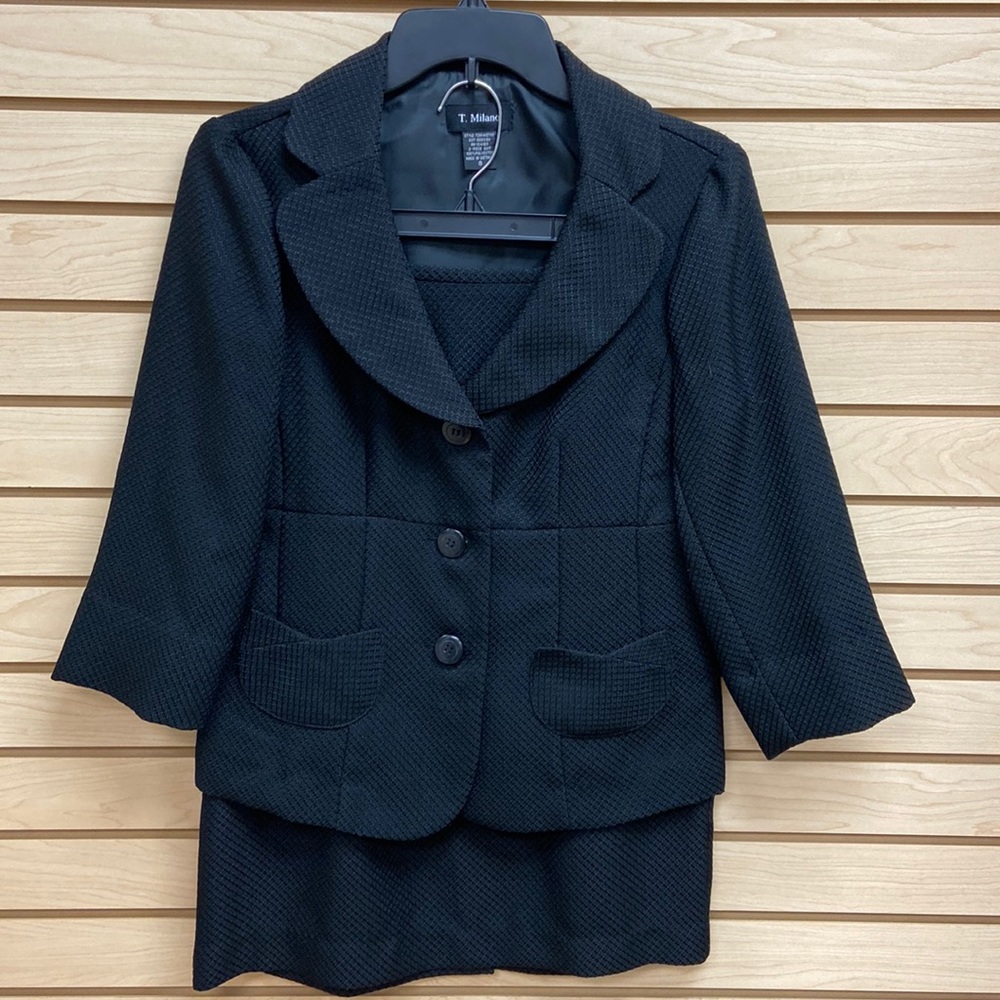 T Milano elegant dressy women skirt suit Size 8